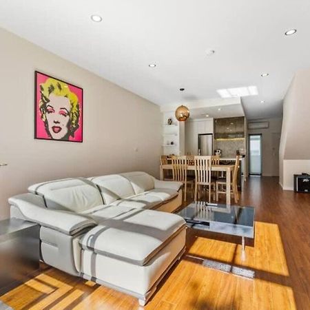 Sleek Modern Pad Next To Spark Arena Free Parking Auckland Extérieur photo