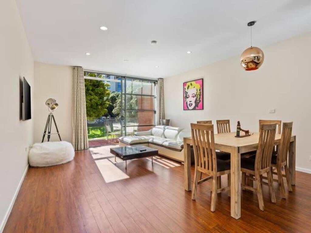 Sleek Modern Pad Next To Spark Arena Free Parking Auckland Extérieur photo