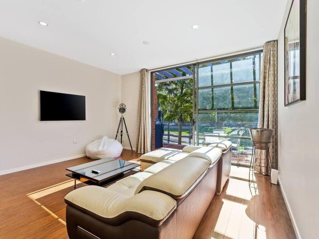 Sleek Modern Pad Next To Spark Arena Free Parking Auckland Extérieur photo